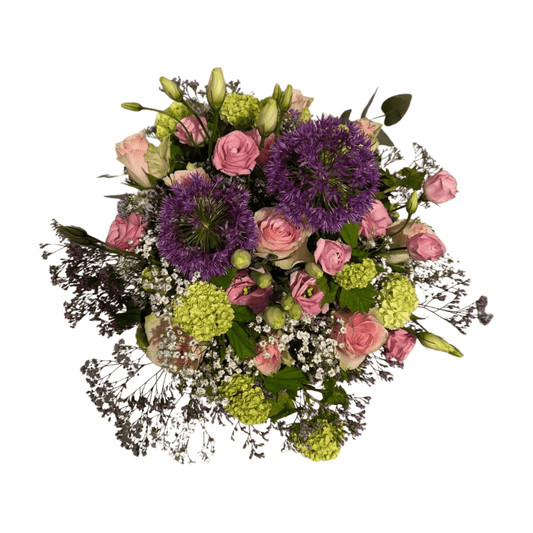 Sommerball von florali bietet einen Strauß aus rosa Rosen, lila Allium, grünem Schneeball, Schleierkraut und üppigem Grün – kunstvoll arrangiert und perfekt für jeden Anlass.