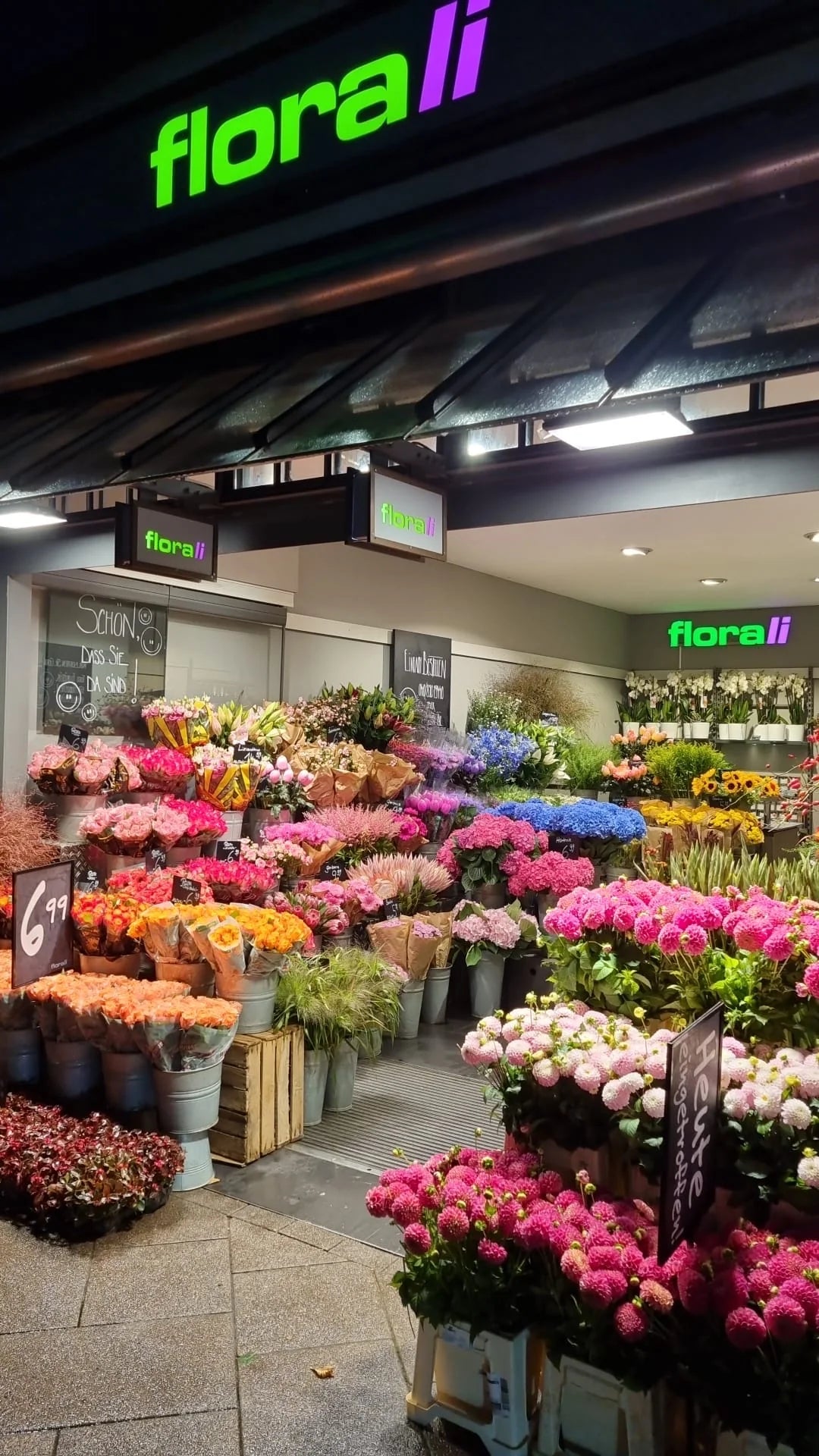 Im Blumenladen von florali in der Waitzstraße gibt es täglich frische Schnittblumen, Blumensträuße und Topfplfanzen