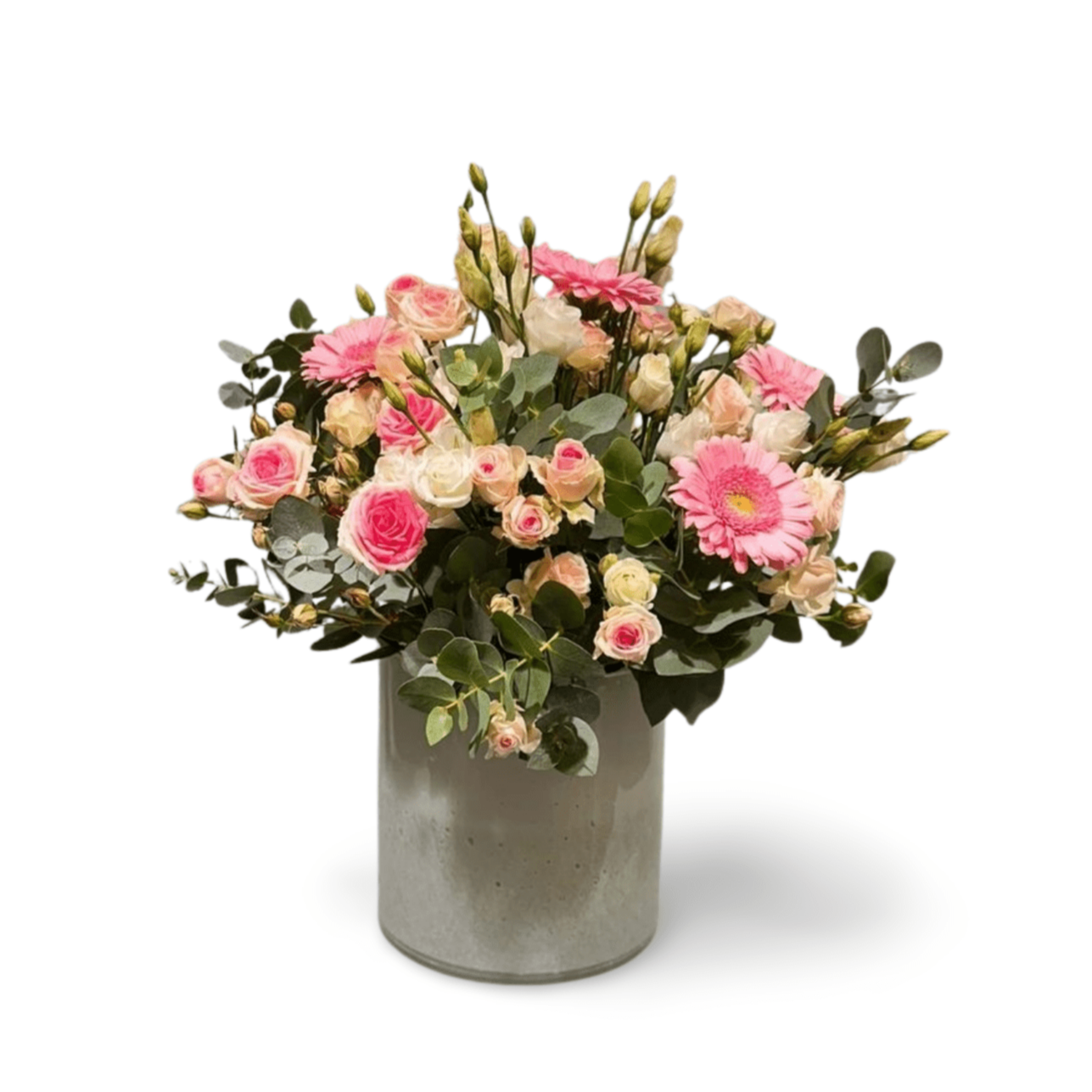 Der Blumenstrauß „Blütenpoesie“ von florali vereint rosa und weiße Blüten wie Rosen und Gerbera, arrangiert mit grünem Blattwerk in einer schlichten grauen Zylindervase.